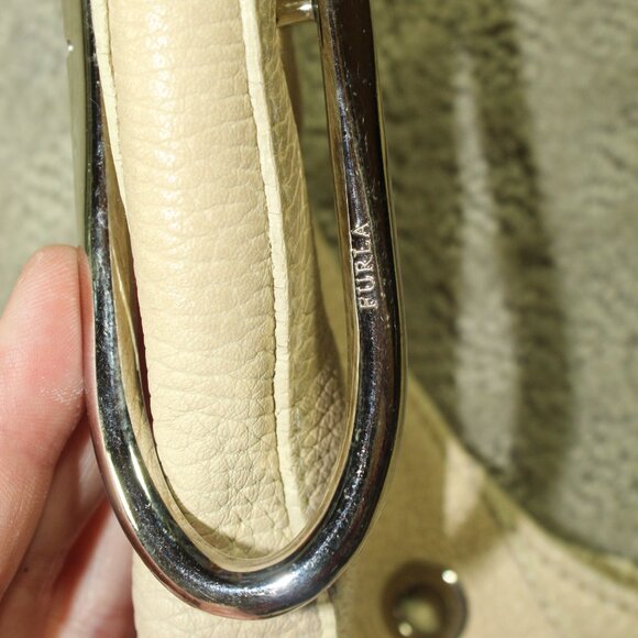RARE CHIC!!! Furla Beige Pebble Leather Silver-Toned Grommet Shoulder Bag - Picture 5 of 14